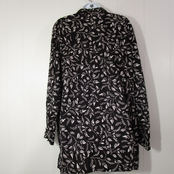 Plus size St John's Bay blouse - Picture 2 of 5